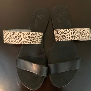 Joie a la Plage Black and White Sandals sz 8.5